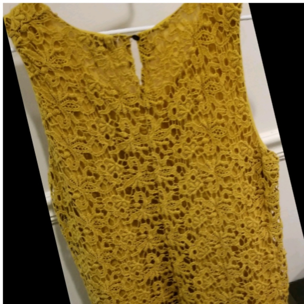 Floral lace sleeveless blouse